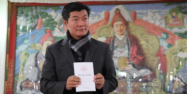 司政洛桑森格在為白皮書進行首發揭幕