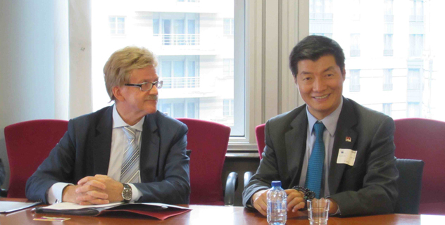 藏人行政中央司政洛桑森格与欧盟议会议员托馬斯·曼先生