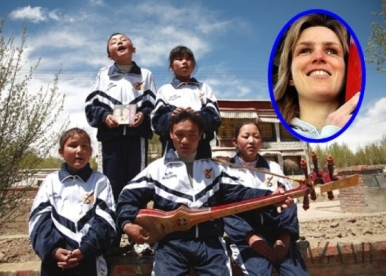 滕贝肯在西藏办盲人学校（网络图片）