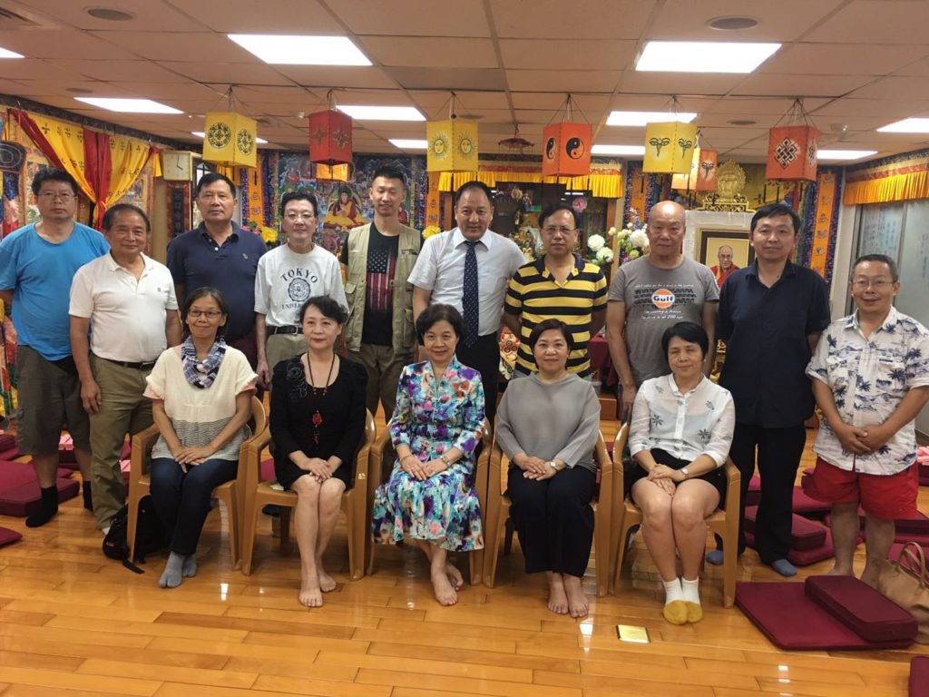 中國民運與香港爭取自由的人士与办事处代表合影