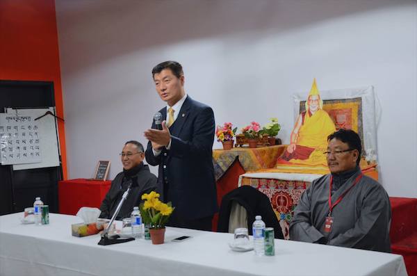 司政向多伦多的年轻藏人发表演讲