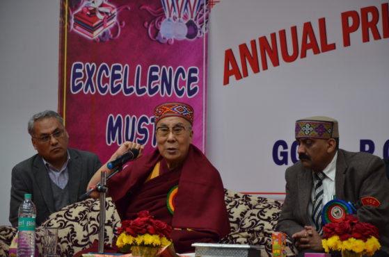 达赖喇嘛尊者在回答学生的提问 2017年2月5日 照片/Jamyang Tsering/DIIR