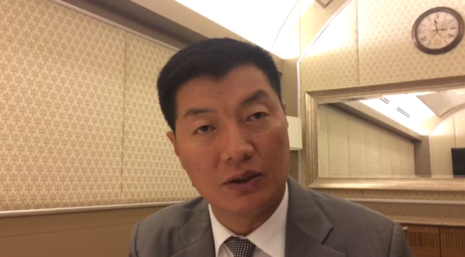 司政洛桑森格在接受《耶路撒冷邮报》 记者托瓦拉扎勒夫的专访 照片/视频截图