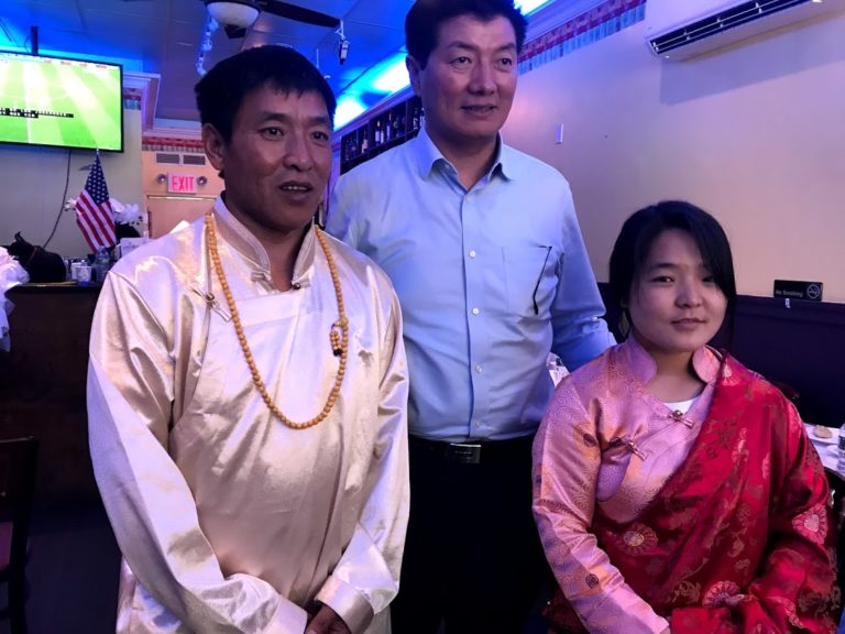 司政洛桑森格在美国纽约会见西藏前政治犯顿珠旺青