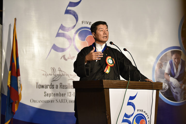 藏人行政中央司政洛桑森格在“5.50论坛”开幕式上致辞 2018年9月14日 照片/Tenzin Jigme/DIIR