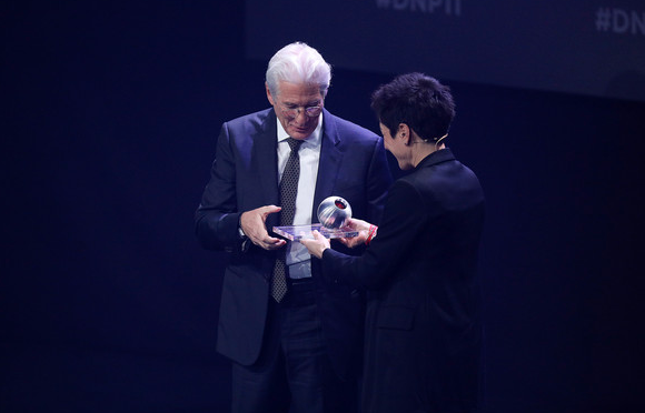 好莱坞巨星理查•基尔获颁2018年德国可持续发展奖 照片/Florian Ebener/Getty Images Europe