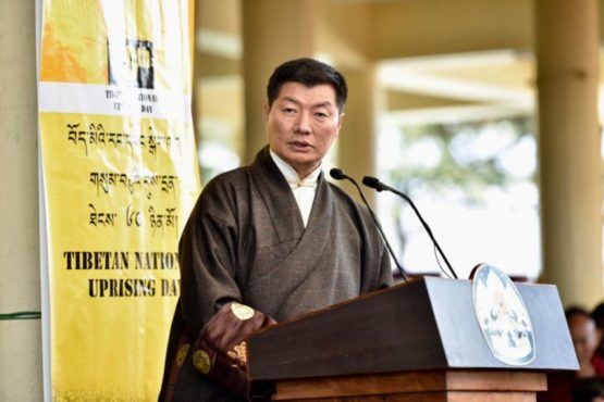 藏人行政中央司政洛桑森格在西藏自由抗暴六十周年纪念集会上发表集会 照片/Tenzin Pheden/CTA