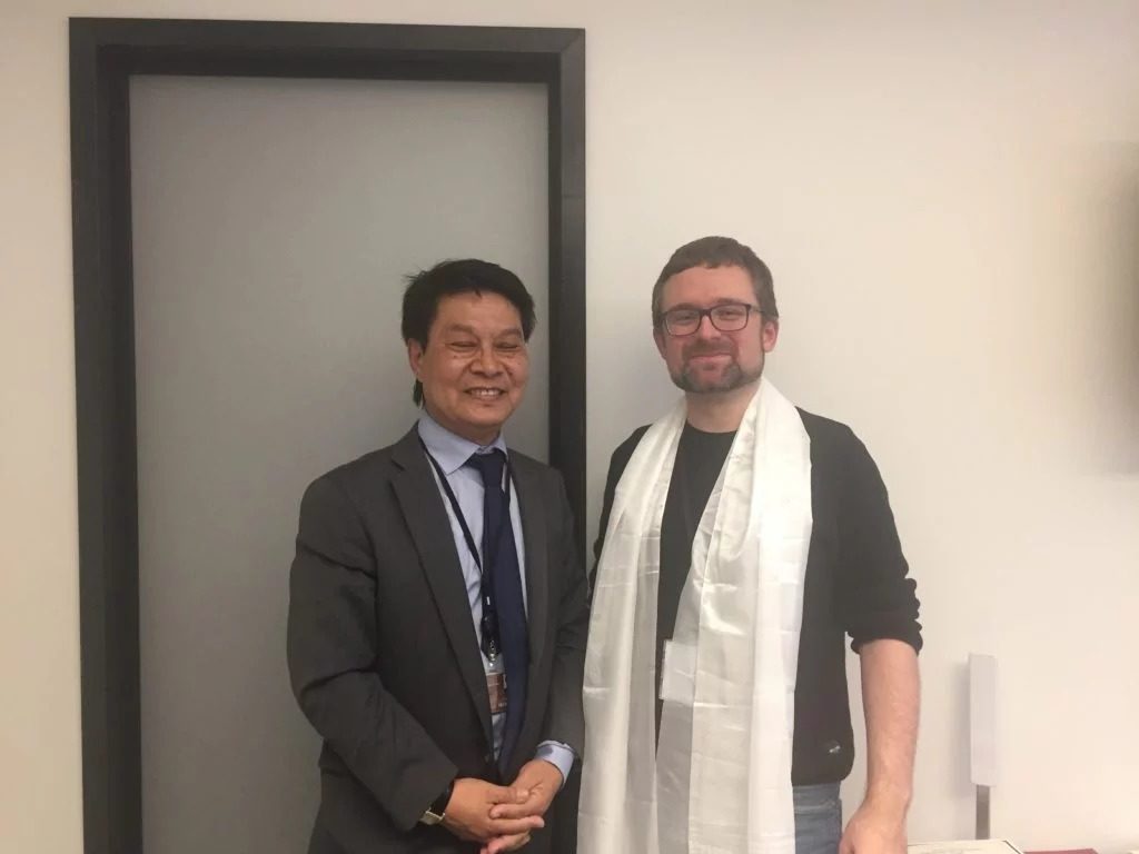藏人行政中央驻比利时代表扎西平措会见捷克海盗党籍欧洲议会议员米库拉斯·佩克萨先生 照片/驻比利时办事处提供