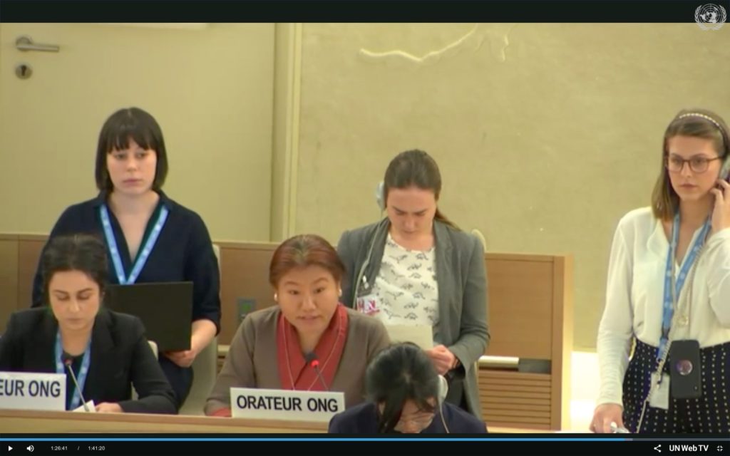 藏人行政中央驻日内瓦办事处人权事务官员赤列曲吉女士在联合国人权理事会第43届会议上介绍西藏文化权利状况 照片/视频截图