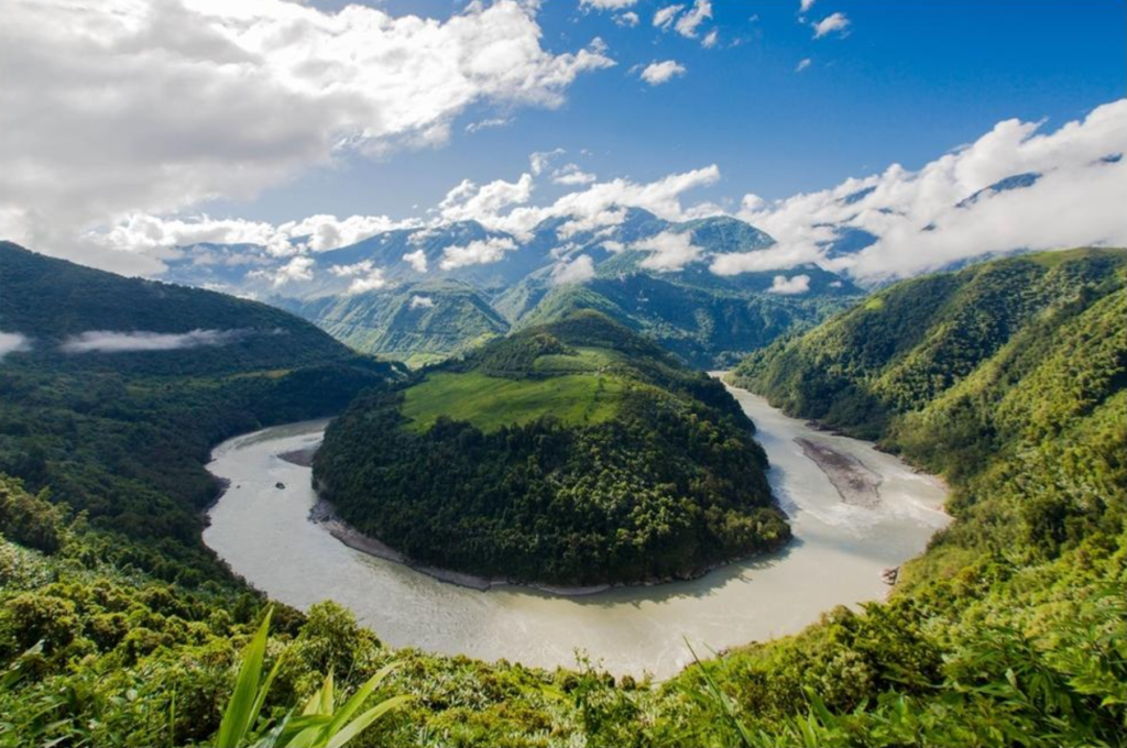 雅鲁藏布江下游的“大拐弯” 照片/载自网络